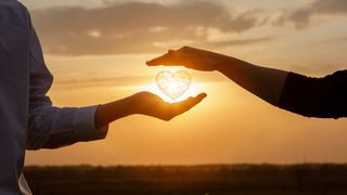 Două zodii, prinse &icirc;ntr-o poveste de dragoste ca-n filme, la final de ianuarie