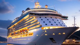 Joburi de vis pe mare. Ce salarii au rom&acirc;nii care lucrează pe vase de croazieră