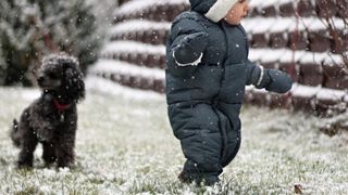 Sărbători cu miros de iarnă adevărată. Unde va ninge de Crăciun