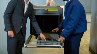 Obiecte aparent banale care &icirc;ți pot crea probleme la controalele de securitate din aeroporturi&nbsp;