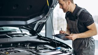 Prețurile asigurărilor auto vor crește din nou. Anul 2026, marcat de tensiuni și blocaje &icirc;n piața reparațiilor auto