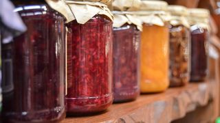 Cum pregătești borcanele pentru conserve. Metode simple de sterilizare