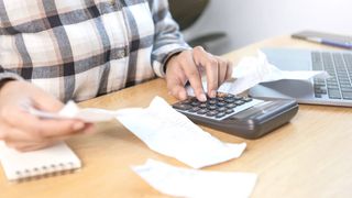 Facturile la energie și gaze, reduse automat. Cine se &icirc;ncadrează plătește mai puțin