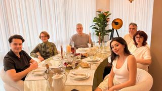 Reacție la poza postată de Selly, de Crăciun, alături de familie: Banii fără educație &icirc;și spun agresiv cuv&acirc;ntul