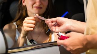 Fără permis din cauza amenzilor neplătite. Noi măsuri din proiectul de lege pentru reducerea cheltuielilor statului