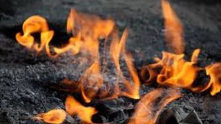 Focurile vii de la Andreiașu. Fenomenul geologic fascinant unde păm&acirc;ntul arde sub zăpadă și &bdquo;prezice&rdquo; cutremurele din Vrancea