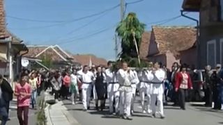 Udatul fetelor, o tradiție păstrată cu sfințenie &icirc;n satele din Țara Făgărașului. Ce ascunde acest obicei