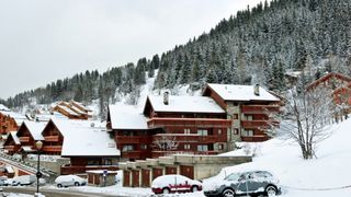 Crăciun pustiu la munte. Oferta nebunească a unui cabanier