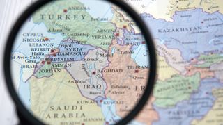 Robert Turcescu și Adrian Severin au o mare dilemă: Cui folosește războiul din Iran