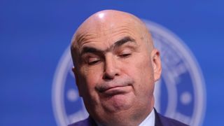 Ciolacu &icirc;l acuză pe Bolojan de &bdquo;teleportarea&rdquo; investițiilor din 2024 &icirc;n 2025: Cu tupeu maxim