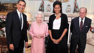 Barack Obama susține că regina Elisabeta a II-a ar fi criticat referendumul pentru Brexit, potrivit cărții unei jurnaliste