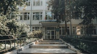 Monștri la catedră. Elevi amenințați cu briceagul de profesoară: Vă tai degetele