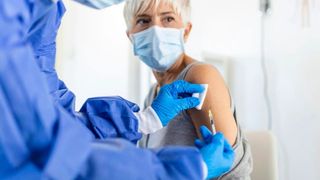 Vaccinurile &icirc;mpotriva cancerului, la un pas să ajungă pe piață. Speranță pentru milioane de pacienți