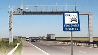 Noua lege a rovinietei intră &icirc;n vigoare &icirc;n Rom&acirc;nia. Cresc tarifele, amenzile și se schimbă regulile pentru taxele de drum