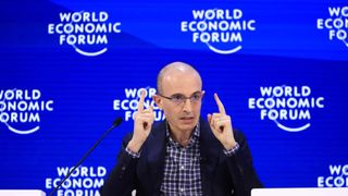 Yuval Noah Harari la Davos: AI nu este o unealtă. Este un agent care poate prelua puterea