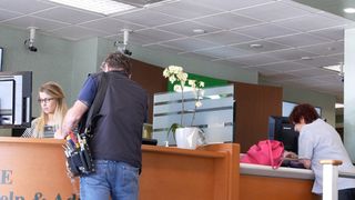 Inteligența artificială rescrie viitorul băncilor: Concedieri și restructurări de amploare