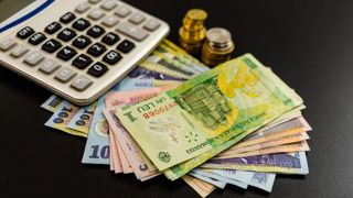 Ce se &icirc;nt&acirc;mplă cu pensiile și salariile &icirc;n 2026. Guvernul a luat decizia
