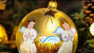 Globurile de sticlă, o raritate pe piața acaparată de chinezării. Meșteșugul, readus la viață de un clujean