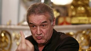 Becali a numit-o &bdquo;pițipoancă&rdquo; pe vicepremierul Oana Gheorghiu, &icirc;n direct la televizor. Critici pentru listarea Romgaz și Transelectrica