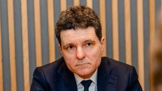 Nicușor Dan cere Guvern p&acirc;nă marți și explică &icirc;nt&acirc;lnirea de la Bruxelles: &bdquo;Ne-am așezat la o terasă să m&acirc;ncăm&rdquo;