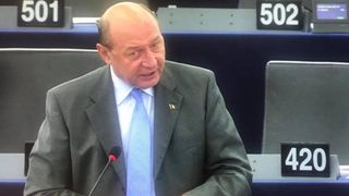 Băsescu vrea măsuri ca &icirc;n comunism pentru carburanți și spune că plafonarea prețurilor poate provoca penurie
