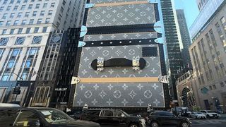 De unde &icirc;și iau divele din Rom&acirc;nia pungi de firmă. Prețul unui astfel de obiect este piperat