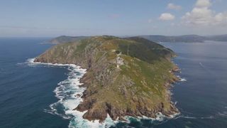 Un sat din Spania, v&acirc;ndut la prețul unui apartament din București. Se află pe malul Oceanului Atlantic