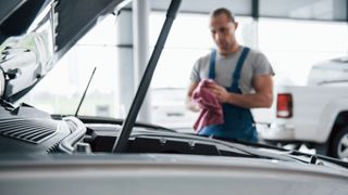 Cum &icirc;ți &icirc;ntreții corect mașina pentru a evita cheltuieli mari