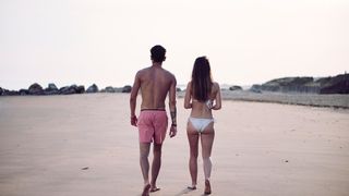 Turiștii riscă amenzi de p&acirc;nă la 200 de euro dacă merg pe stradă &icirc;n costum de baie