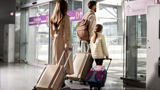 Cum să te &icirc;mbraci c&acirc;nd zbori cu avionul. Sfaturi utile de la soția unui pilot