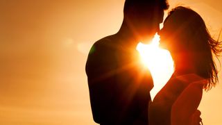 Conexiuni neașteptate și sentimente puternice. Trei zodii, sub influența iubirii