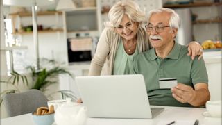 Sute de mii de rom&acirc;ni vor primi peste 500 de lei &icirc;n plus la pensie. Lista județelor &icirc;n care vor fi aplicate majorările