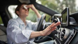 Cea mai frecventă greșeală a șoferilor vara. Cum duce la accidente grave