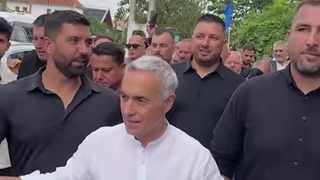 Călin Georgescu, oprit de Biserică &icirc;n Vaslui. Episcopia Hușilor a respins orice eveniment politic &icirc;n lăcașurile de cult