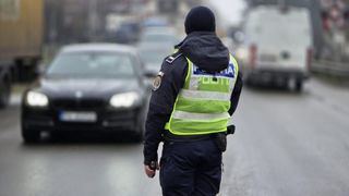 A vrut să iasă &icirc;n evidență cu mașina, dar polițiștii i-au stricat seara. Amenda uriașă primită de un bucureștean