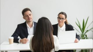 Cum să eviți țepele la angajare și ce trebuie să știi despre perioada se probă. Patronii riscă amenzi usturătoare