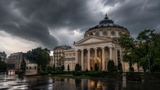Vremea se schimbă brusc &icirc;n Capitală, anunță ANM. După caniculă vin averse și vijelii de scurtă durată