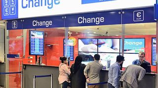 Euro a luat-o &icirc;naintea previziunilor. Unde a ajuns la 5, 5 lei