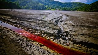 Aurul care &icirc;și cere tributul &icirc;n s&acirc;nge. Roșia Montana ascunde blesteme și legende care se spun doar &icirc;n șoaptă