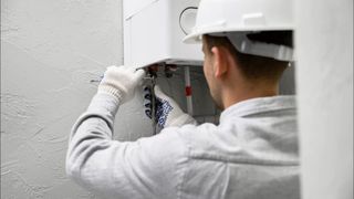 Scurgerile de apă din centrală, un pericol. Cum acționezi pentru a preveni o tragedie