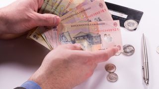 C&acirc;nd intră banii pentru alocații și indemnizații &icirc;n iunie. Calendarul plăților