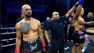 Andrew Tate desfigurat &icirc;n ring, &icirc;n ciuda statutului de favorit