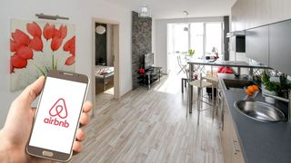 Reguli pentru Airbnb și Booking. Mai multe apartamente vor fi interzise pe cele două platforme