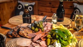 Cei mai mari m&acirc;ncăcioși din lume. Concursuri nebune, unde m&acirc;ncarea e devorată &icirc;n timp record