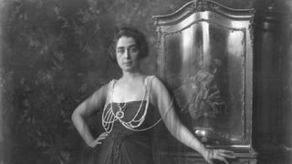 Scriitoarea eroină și agentă secretă &icirc;ntre război și &bdquo;nebunii ani 20&rdquo;