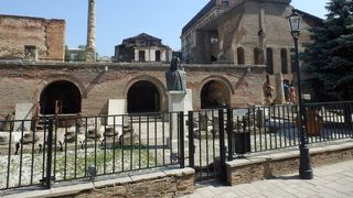 Dinastia prăbușită &icirc;n dormitor. Istoria amantl&acirc;curilor s&acirc;ngeroase care au decis soarta tronului la Curtea Veche