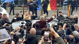 Alianță surprinzătoare pe scena politică, dacă George Simion pică &icirc;n sondaje. Călin Georgescu este din nou &icirc;n centrul atenției