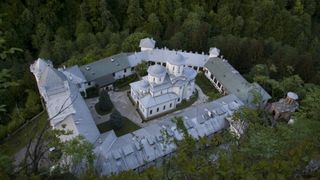 Locul din munții Rom&acirc;niei unde au fost ascunse peste 120 de tone de aur