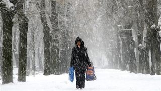 Anticiclon mobil peste Rom&acirc;nia. Ninsori, polei și ger de p&acirc;nă la -15 grade