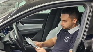 Documentul fără de care nu mai poți face nimic cu mașina. Ce se &icirc;nt&acirc;mplă dacă &icirc;l pierzi, ți se fură sau este distrus